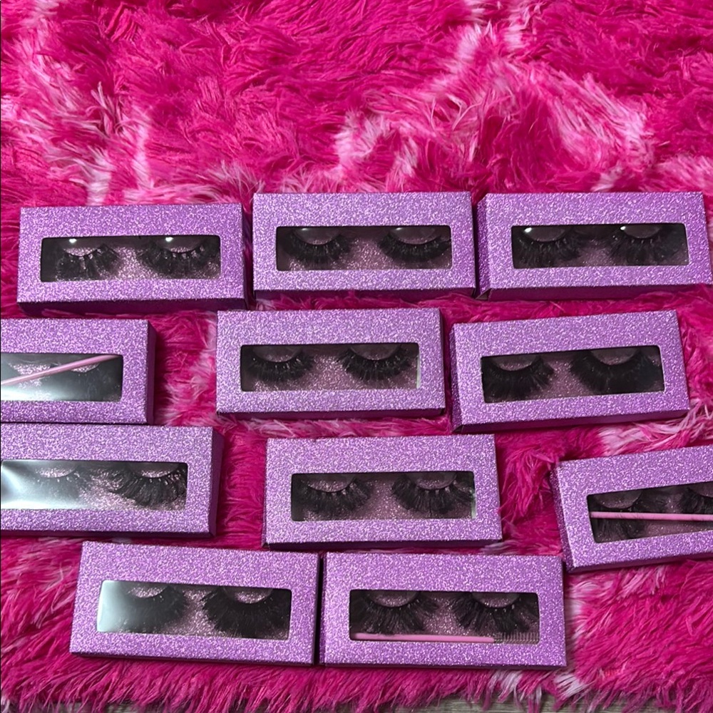 LashessByPrettyy Mink Lash Sets , .. $12 each for custom minks 💕 .